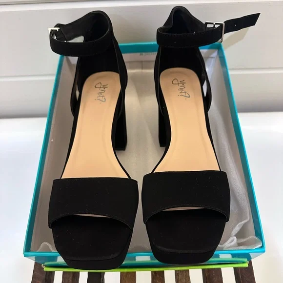 Y Not Sandrea Dress Sandals - Picture 5 of 9